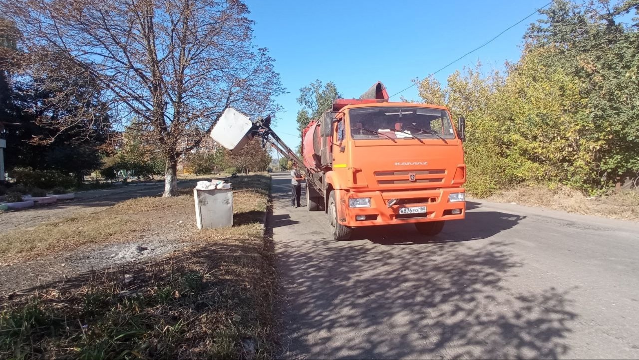 МУП «ДОНЭКОТРАНС» АГГ ежедневно, производится работа по вывозу твердых коммунальных отходов .