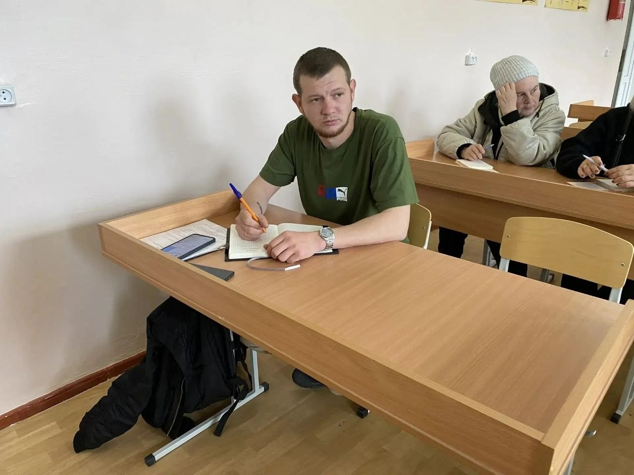 Горловчане обсудили с депутатом Сергеем Медведевым тему выборов, благоустройство города и вопросы коммунальной сферы .