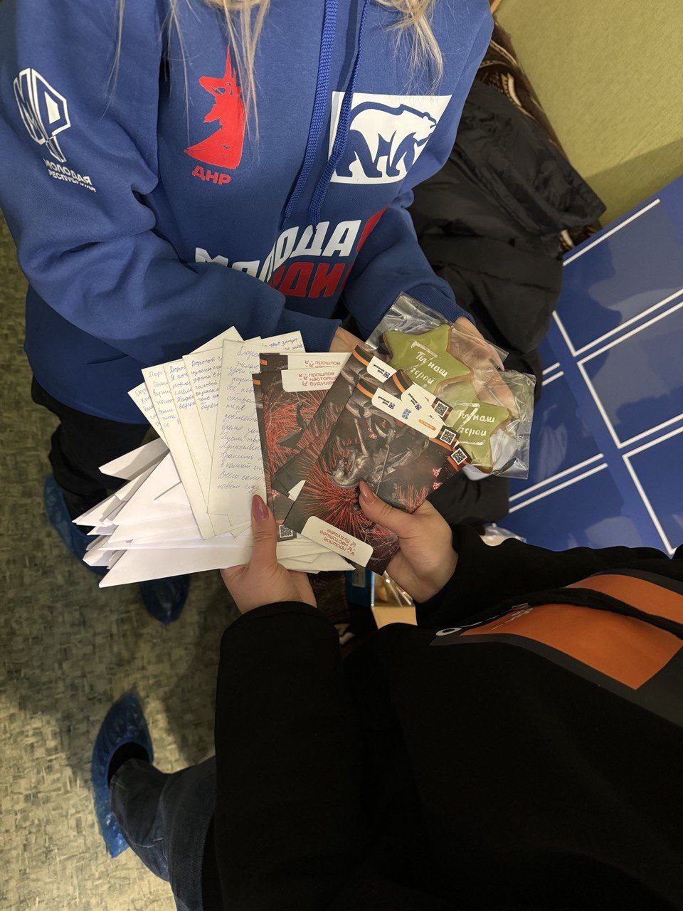 Представители Горловской епархии совместно с доброслужащими посетили больницу, где проходят лечение раненые военнослужащие.