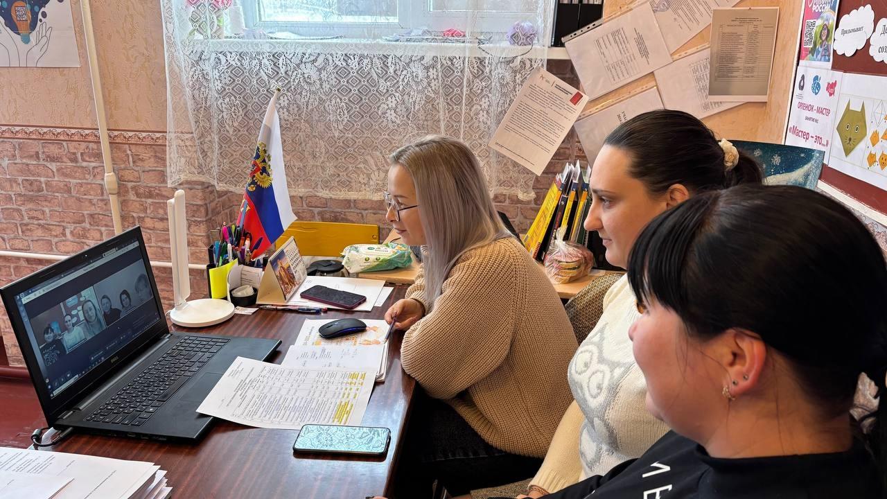 Школы Горловки и Прокопьевска провели телемост в преддверии Нового года .