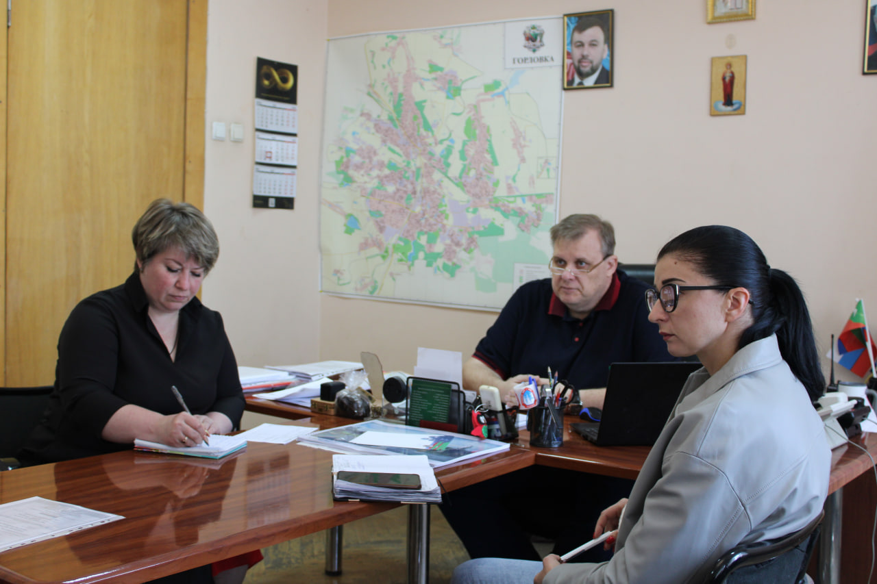 Личный прием граждан провел заместитель главы администрации городского округа Горловка Донецкой Народной Республики Алексей Ивахненко.