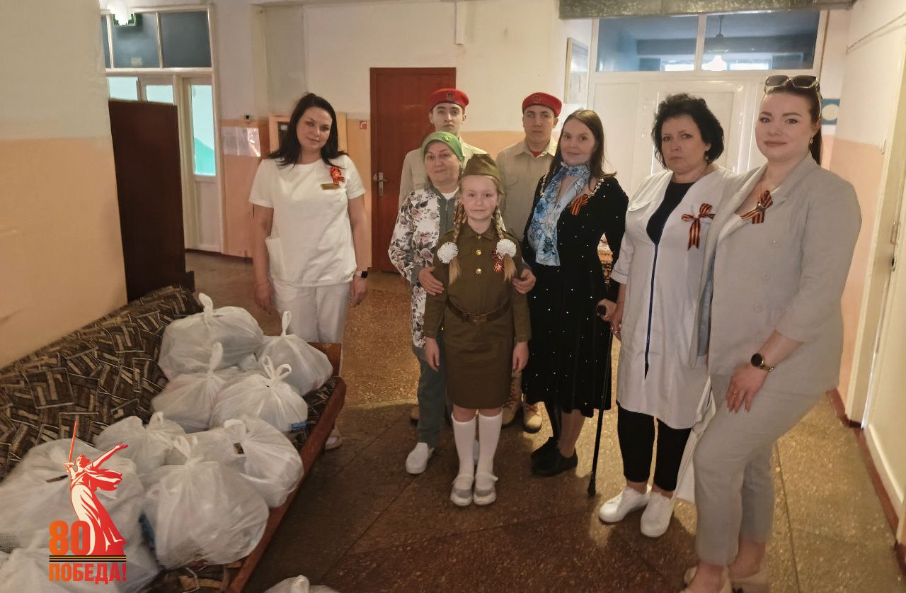 Представители женского движения навестили защитников в госпитале ко Дню Победы.