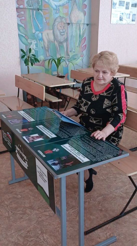 В преддверии 80-летия Победы в Великой Отечественной войне в ГБОУ «Школа №12 г.о. Горловка» открыта «Парта Героя».