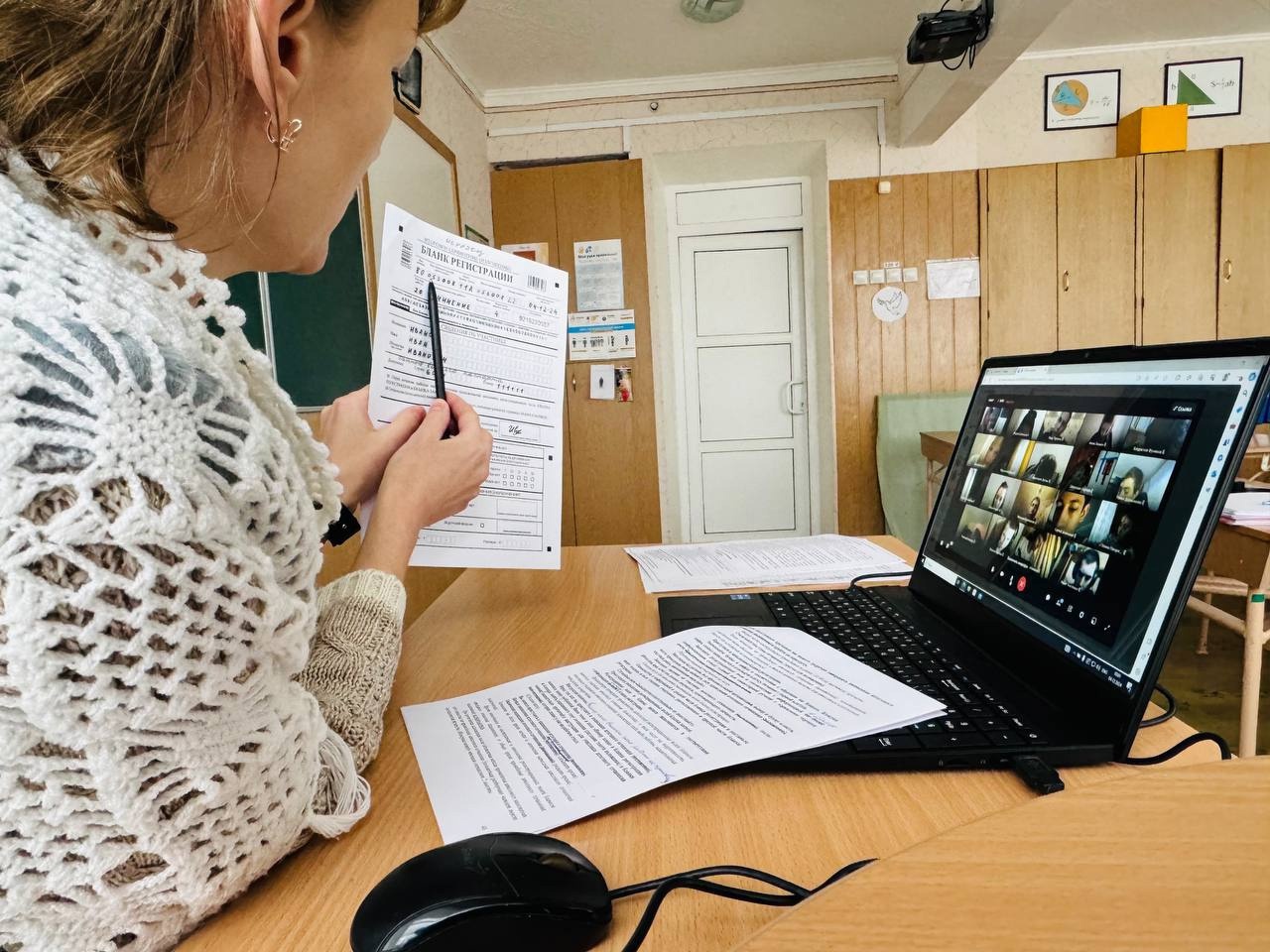 Выпускники горловских школ приняли участие в написании итогового сочинения (изложения).