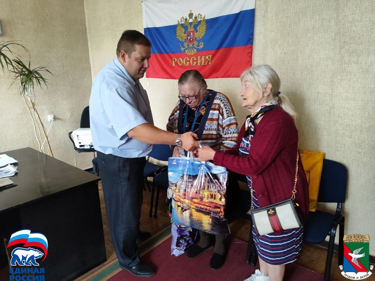 В рамках партийного проекта «Единая Страна» Единой России была оказана помощь переселенцам из Дзержинска.