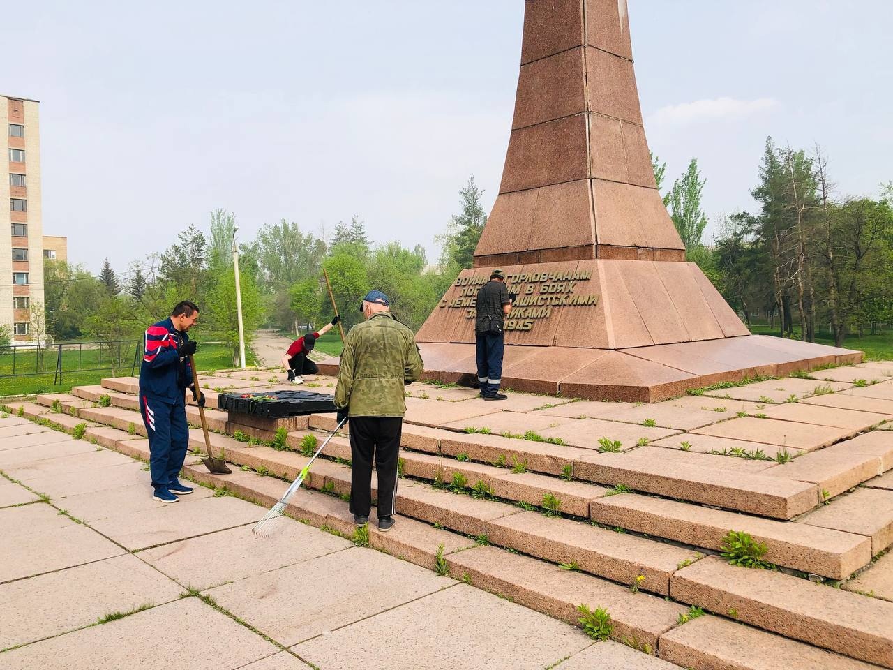 О благоустройстве памятных мест и воинских захоронений.