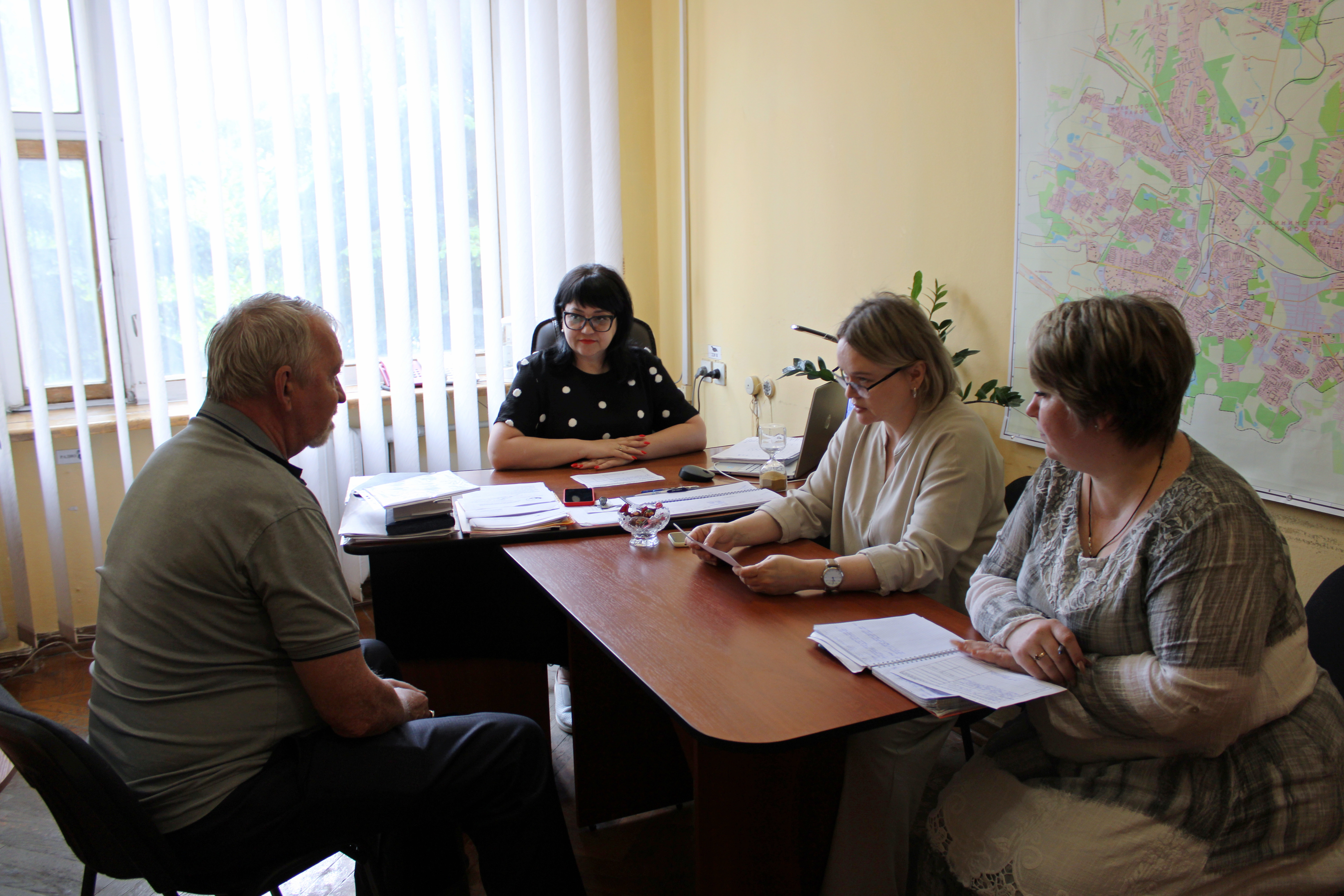 Личный прием граждан провела заместитель главы администрации городского округа Горловка Светлана Кудинова.