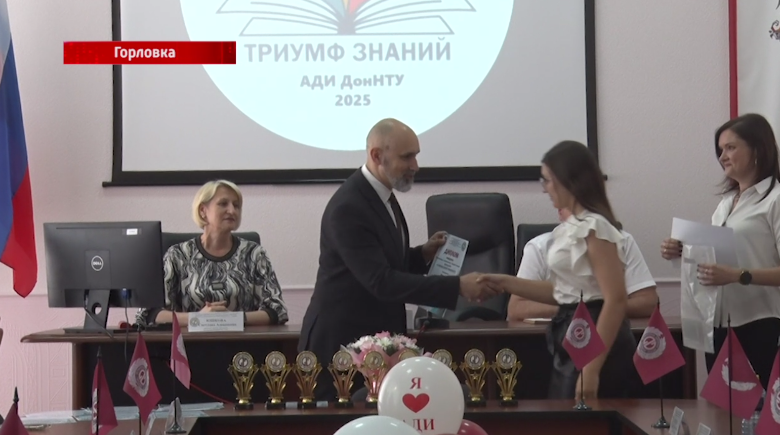 Победители олимпиады получили заслуженные награды.