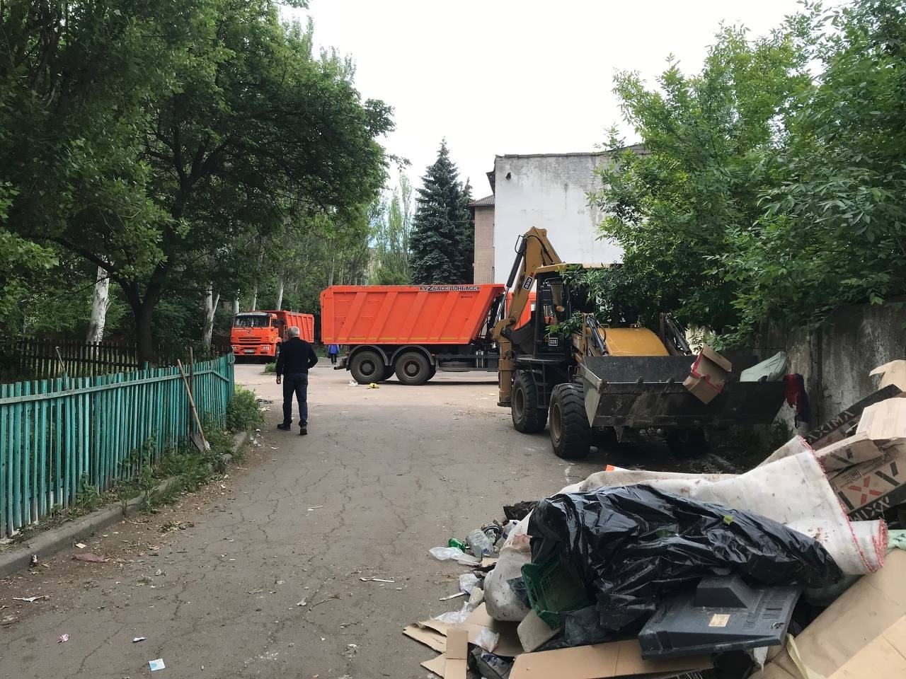 Горловским филиалом ГУП ДНР «ДОНСНАБКОМПЛЕКТ» на постоянной основе проводится работа по ликвидации стихийных свалок.
