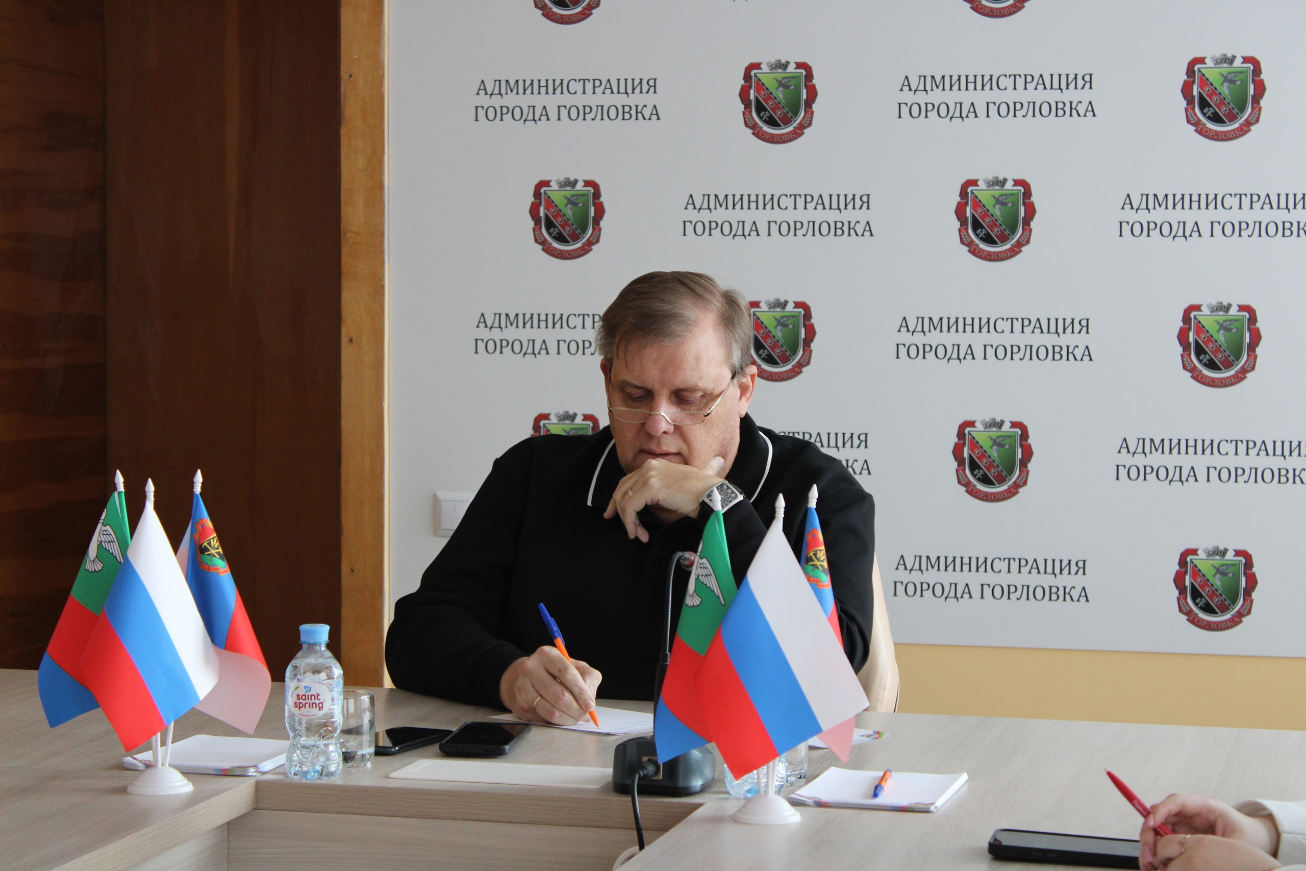 Заместителя главы администрации городского округа Горловка Донецкой Народной Республики провел встречу с молодежью Горловки.
