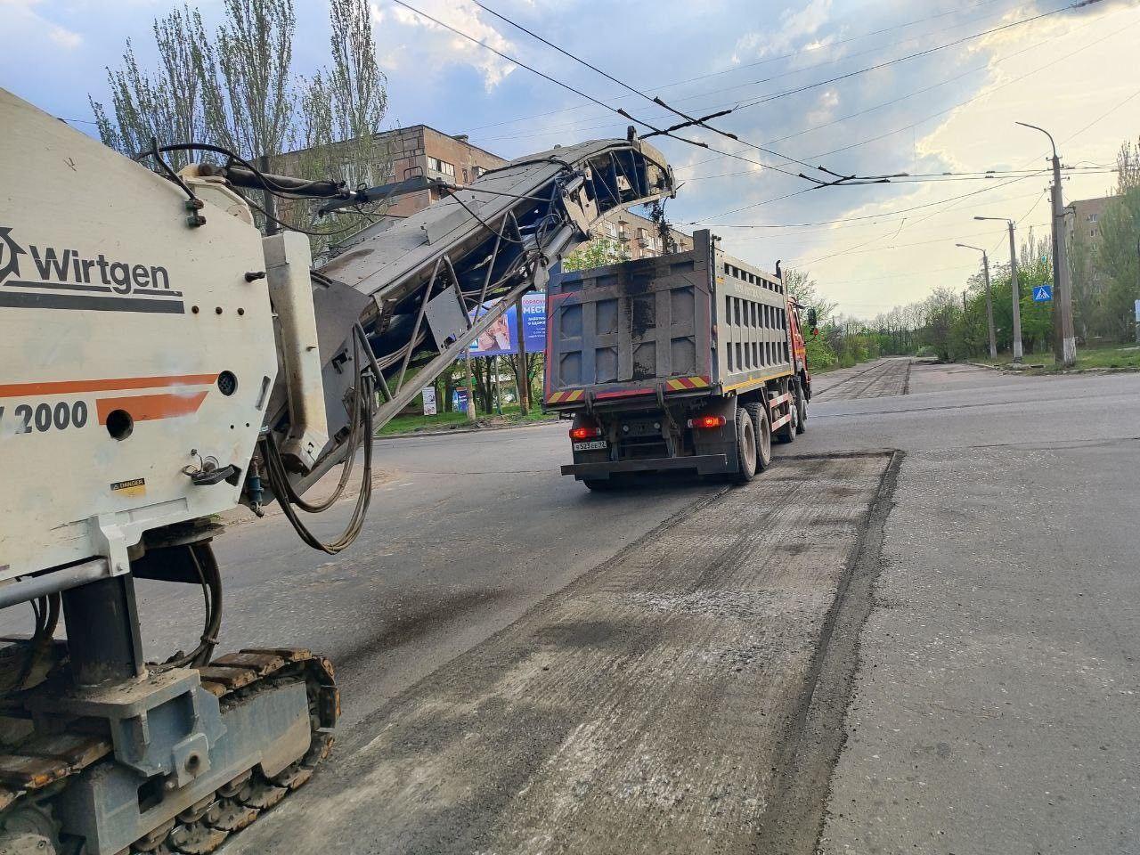 Дорожники приступили к восстановлению улиц Горловки .