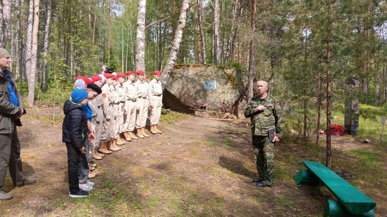 Юнармейцы из Горловки прошли по маршруту «Тропа Героя Советского Союза Константина Шестакова» в Ленобласти.