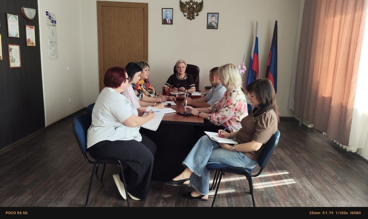 В Калининском внутригородском районе города Горловка прошло координационное аппаратное совещание.