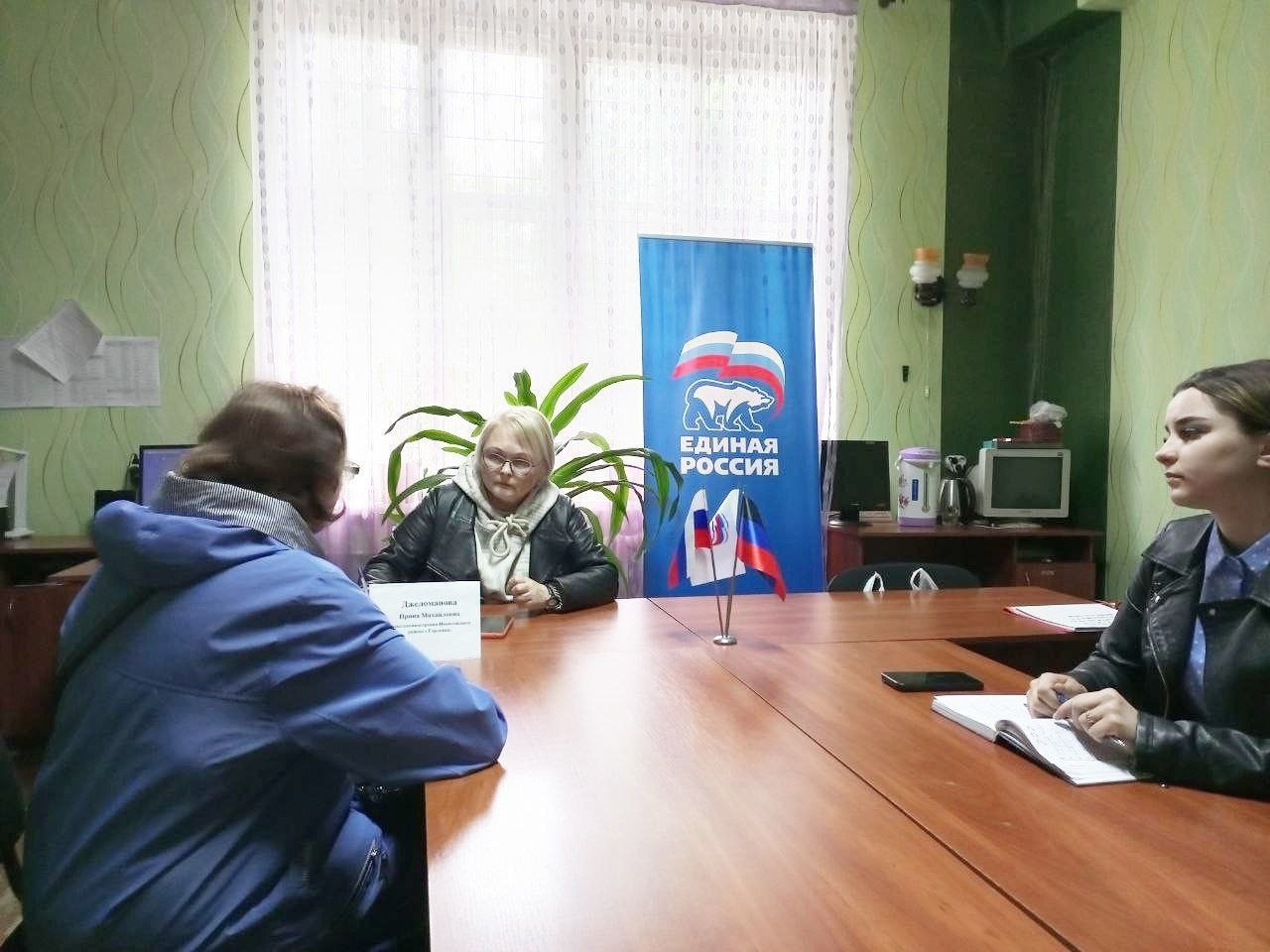 Глава администрации Никитовского района г. Горловка Ирина Джеломанова провела выездной прием граждан.