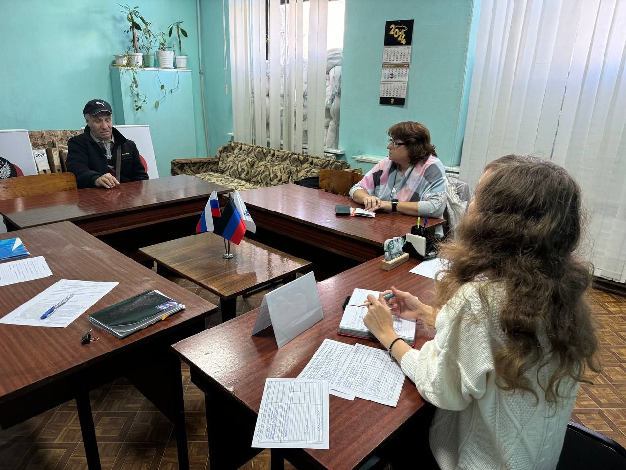 Руководитель управы Центрально-Городского внутригородского района г. Горловка Анна Ставицкая провела выездной прием граждан.