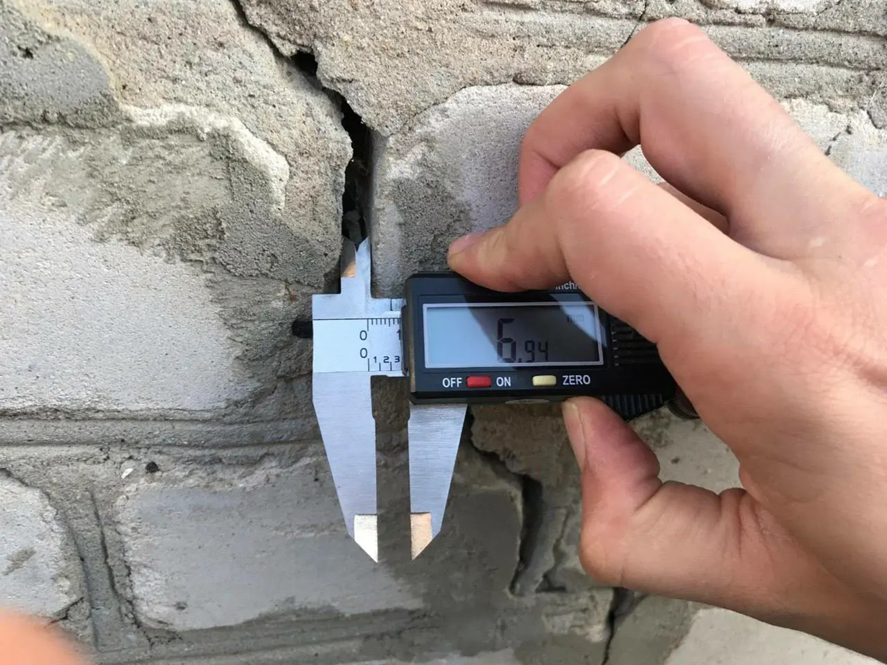 Специалисты из Кузбасса обследовали 12 жилых домов в Горловке перед ремонтом.