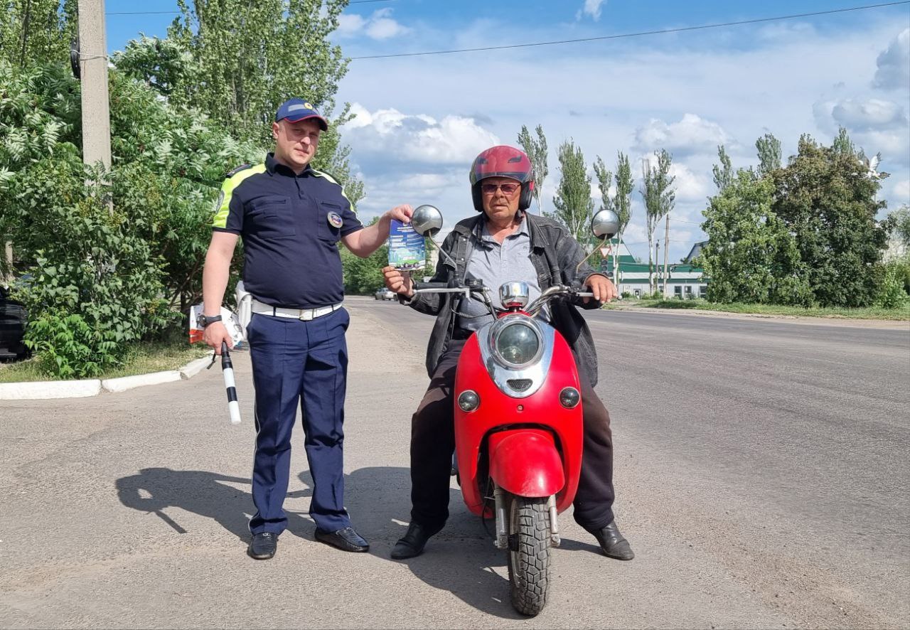 В Горловке автоинспекторы провели беседы с водителями.
