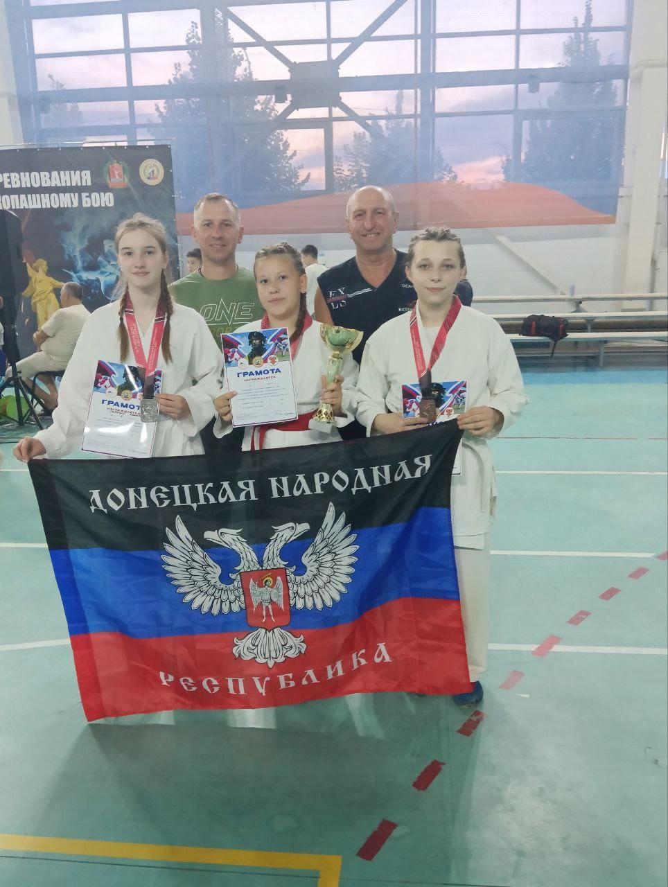 Горловские спортсменки выступили на межрегиональных соревнованиях в Волжском.