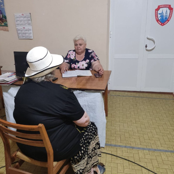 Главный специалист территориального отдела администрации городского округа Горловка Елена Ходусова провела встречу с населением пгт Гольмовский. Главный специалист территориального отдела администрации городского округа Горловка Елена Ходусова провела встречу с населением пгт Гольмовский.