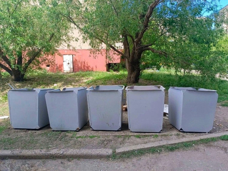 В Горловке организовали серийное производство контейнеров из кузбасских материалов . В Горловке организовали серийное производство контейнеров из кузбасских материалов .