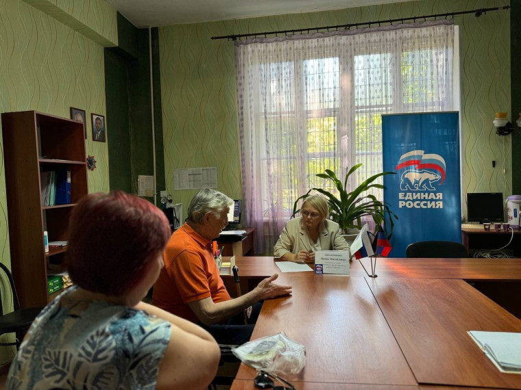 Руководитель управы Никитовского внутригородского района города Горловка Ирина Джеломанова провела выездной прием граждан. Руководитель управы Никитовского внутригородского района города Горловка Ирина Джеломанова провела выездной прием граждан.