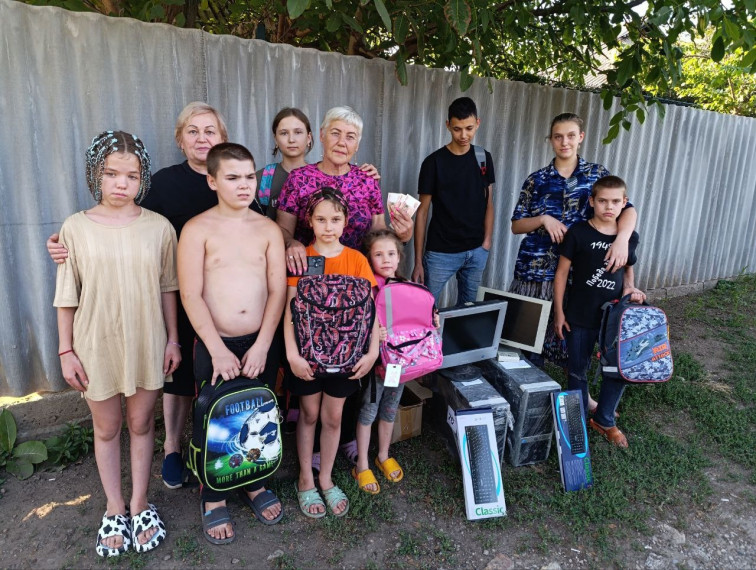 Акция «Соберём ребенка в школу» в Горловке. Акция «Соберём ребенка в школу» в Горловке.