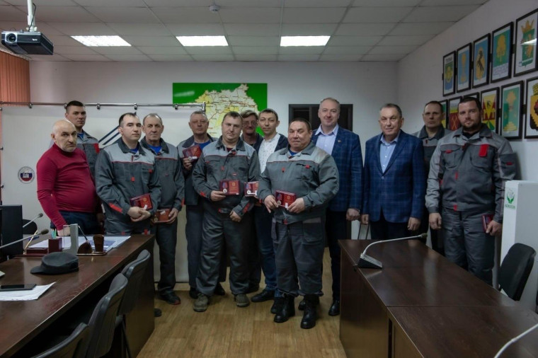 Подрядчиков Кузбасса наградили за восстановление Горловки . Подрядчиков Кузбасса наградили за восстановление Горловки .