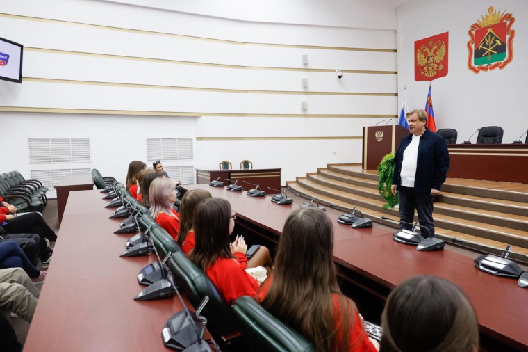 Школьники из Горловки побывали в Парламенте Кузбасса. Школьники из Горловки побывали в Парламенте Кузбасса.