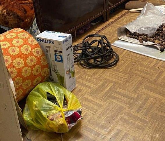 Полицейские по горячим следам задержали вора в Горловке. Полицейские по горячим следам задержали вора в Горловке.