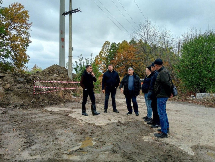 В Горловке ремонтируют магистральный водовод. В Горловке ремонтируют магистральный водовод.