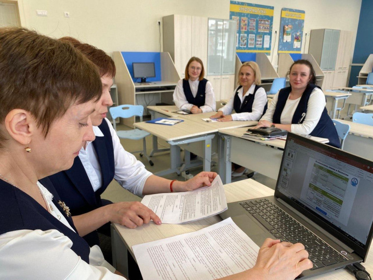 Кузбасс организовал семинар для учителей Горловки . Кузбасс организовал семинар для учителей Горловки .