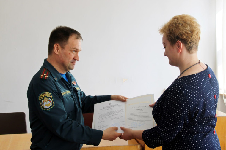 Заместитель директора департамента жилищно-коммунального хозяйства администрации городского округа Горловка Донецкой Народной Республики Елена Александровна Загуменная была удостоена Почетной грамоты. Заместитель директора департамента жилищно-коммунального хозяйства администрации городского округа Горловка Донецкой Народной Республики Елена Александровна Загуменная была удостоена Почетной грамоты.