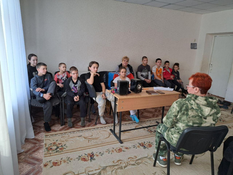 В Горловском социальном центре прошла беседа «Уголовная и административная ответственность несовершеннолетних». В Горловском социальном центре прошла беседа «Уголовная и административная ответственность несовершеннолетних».