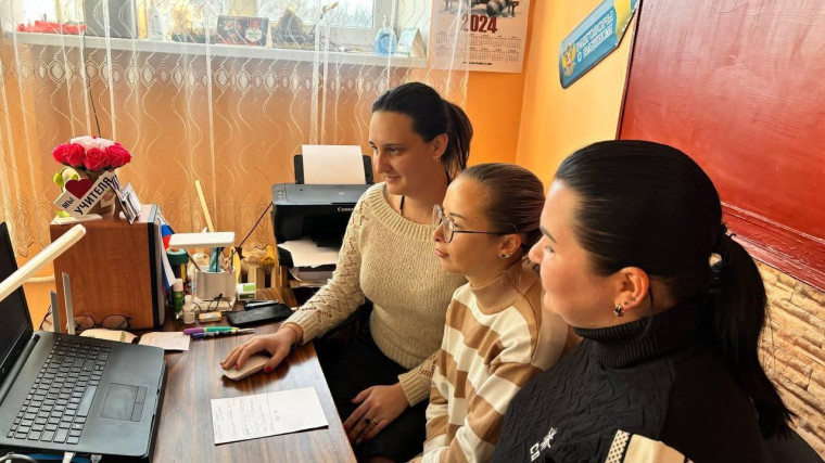Горловская и кузбасская школы провели онлайн-встречу в преддверии Дня матери. Горловская и кузбасская школы провели онлайн-встречу в преддверии Дня матери.