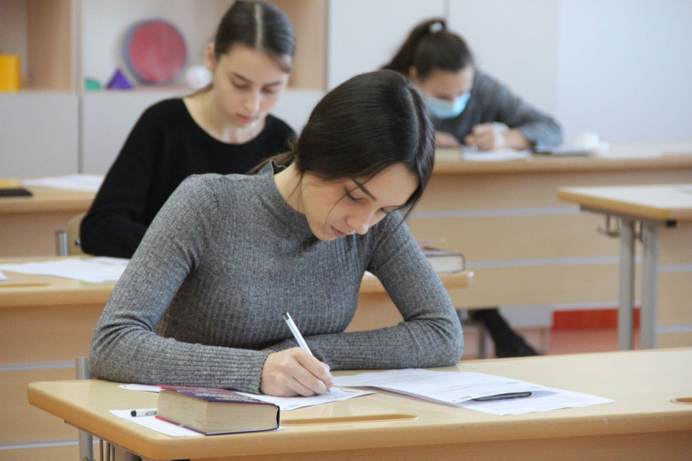 Выпускники Горловки примут участие в написании итогового сочинения. Выпускники Горловки примут участие в написании итогового сочинения.