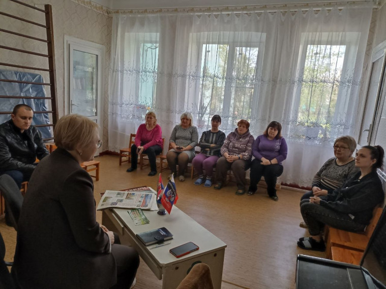 Глава администрации Никитовского района г. Горловка провела встречу с трудовым коллективом МБДОУ города Горловки «Детский сад №64 «Пчелка». Глава администрации Никитовского района г. Горловка провела встречу с трудовым коллективом МБДОУ города Горловки «Детский сад №64 «Пчелка».