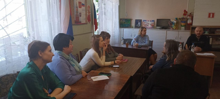 Представители администрации Центрально-Городского района города Горловка и активисты МО ОД «ДР» провели встречу с населением на подведомственной территории. Представители администрации Центрально-Городского района города Горловка и активисты МО ОД «ДР» провели встречу с населением на подведомственной территории.