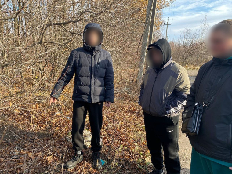 👮♂️Полицейские пресекают незаконный оборот наркотиков . 👮♂️Полицейские пресекают незаконный оборот наркотиков .