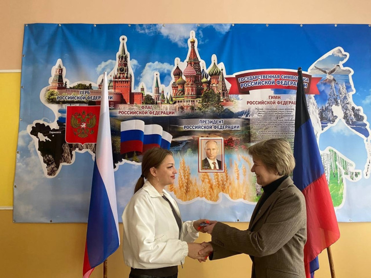 В Центрально-Городском районе Горловки состоялось вручение партийных билетов «ЕДИНАЯ РОССИЯ». В Центрально-Городском районе Горловки состоялось вручение партийных билетов «ЕДИНАЯ РОССИЯ».