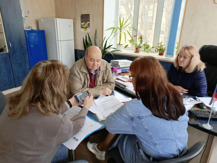 В Горловке на рабочей встрече с работодателями обсудили получение господдержки. В Горловке на рабочей встрече с работодателями обсудили получение господдержки.