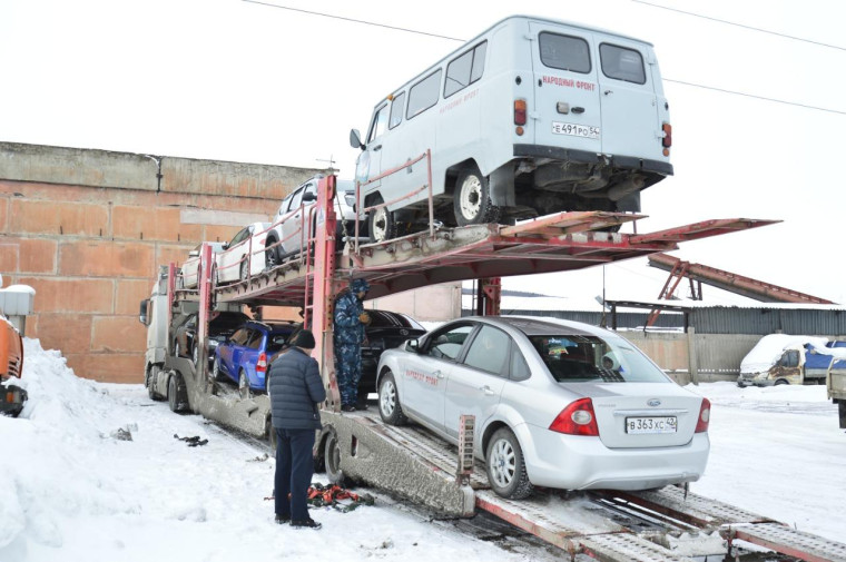 Кузбасс отправил 8 автомобилей в Горловку. Кузбасс отправил 8 автомобилей в Горловку.