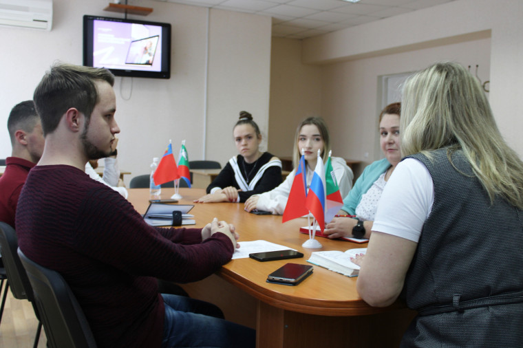Прошла встреча отдела молодёжной политики администрации городского округа Горловка Донецкой Народной Республики с представителями молодёжных общественных организаций и движений. Прошла встреча отдела молодёжной политики администрации городского округа Горловка Донецкой Народной Республики с представителями молодёжных общественных организаций и движений.