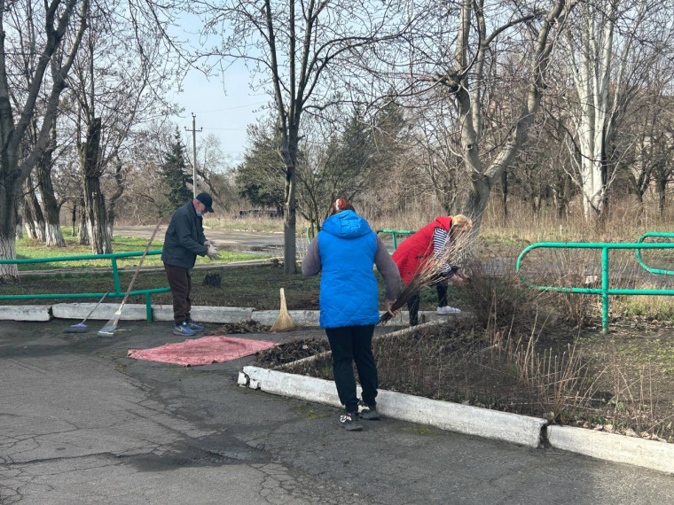 В Горловке состоялся II весенний общереспубликанский субботник в рамках республиканского двухмесячника по благоустройству. В Горловке состоялся II весенний общереспубликанский субботник в рамках республиканского двухмесячника по благоустройству.