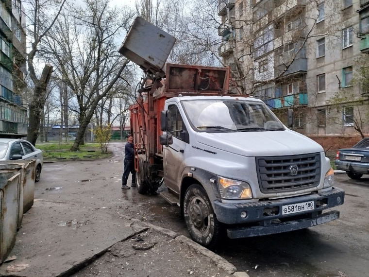 Горловским филиалом ГУП ДНР «ДОНСНАБКОМПЛЕКТ» ежедневно, производится работа по вывозу твердых коммунальных отходов. Горловским филиалом ГУП ДНР «ДОНСНАБКОМПЛЕКТ» ежедневно, производится работа по вывозу твердых коммунальных отходов.