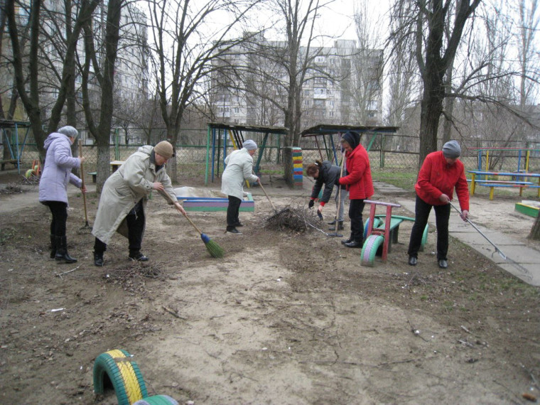 В Горловке состоялся общегородской субботник. В Горловке состоялся общегородской субботник.
