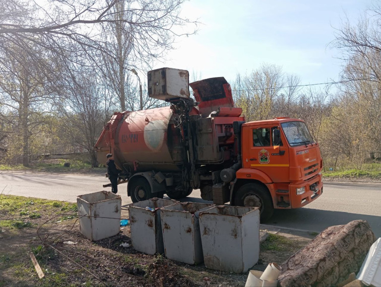 Горловским филиалом ГУП ДНР «ДОНСНАБКОМПЛЕКТ» ежедневно, производится работа по вывозу твердых коммунальных отходов. Горловским филиалом ГУП ДНР «ДОНСНАБКОМПЛЕКТ» ежедневно, производится работа по вывозу твердых коммунальных отходов.