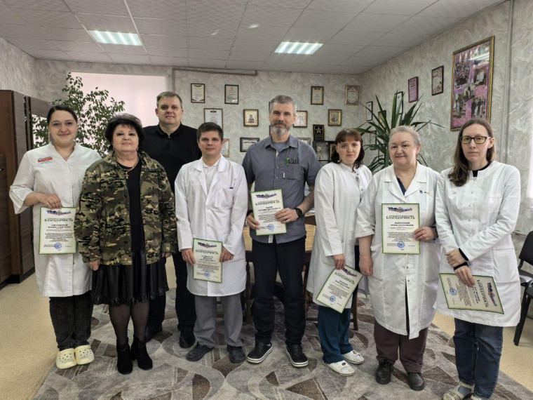 Группу кузбасских медиков отметили благодарностями от администрации Горловки. Группу кузбасских медиков отметили благодарностями от администрации Горловки.