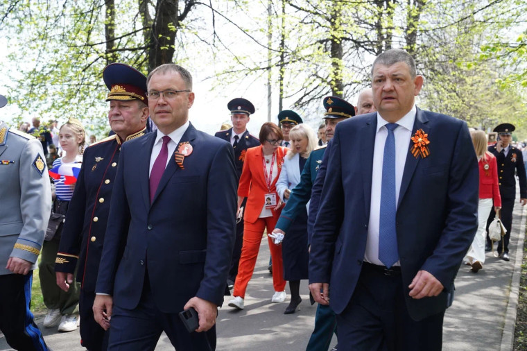 Иван Приходько во время визита в Кузбасс принял участие в мероприятиях, приуроченных к 80-й годовщине Великой Победы. Иван Приходько во время визита в Кузбасс принял участие в мероприятиях, приуроченных к 80-й годовщине Великой Победы.