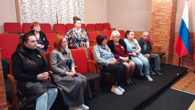 Глава администрации Никитовского района г. Горловка провела встречу с трудовым коллективом МБУ ДК "Комсомолец". Глава администрации Никитовского района г. Горловка провела встречу с трудовым коллективом МБУ ДК "Комсомолец".
