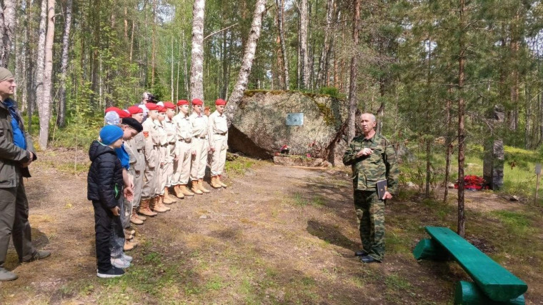 Юнармейцы из Горловки прошли по маршруту «Тропа Героя Советского Союза Константина Шестакова» в Ленобласти. Юнармейцы из Горловки прошли по маршруту «Тропа Героя Советского Союза Константина Шестакова» в Ленобласти.